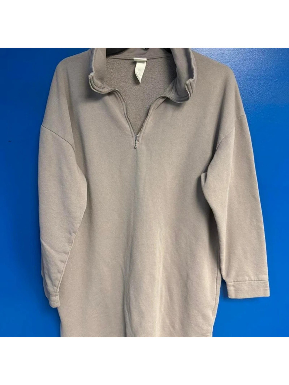 H&m gray quarter zip sweatshirt in a S #quarterzip #basics #long #longcut